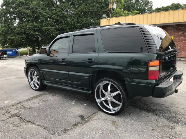 GMC Yukon Denali Vehicle Full-screen Gallery Image 7