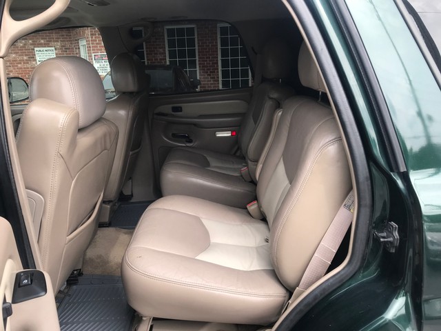 GMC Yukon Denali Vehicle Full-screen Gallery Image 9