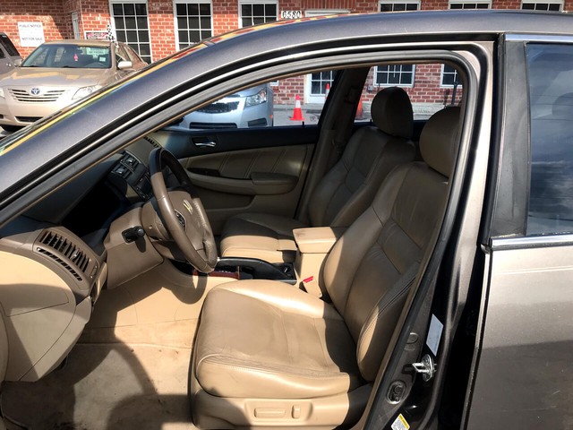 Honda Accord Sedan Vehicle Full-screen Gallery Image 10