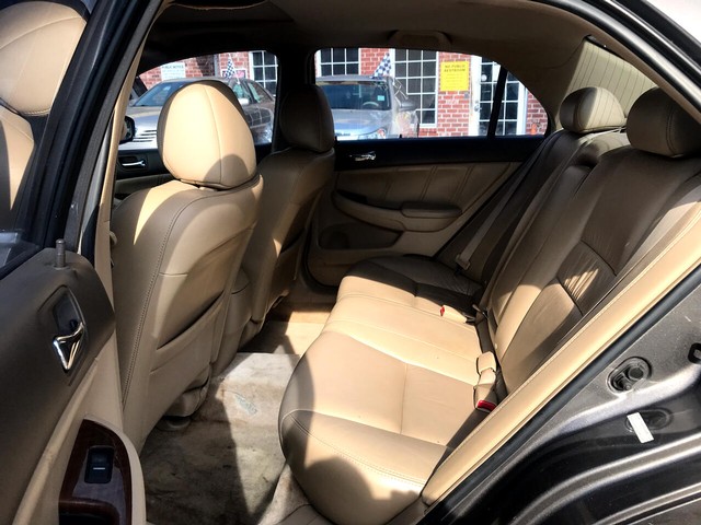 Honda Accord Sedan Vehicle Full-screen Gallery Image 11