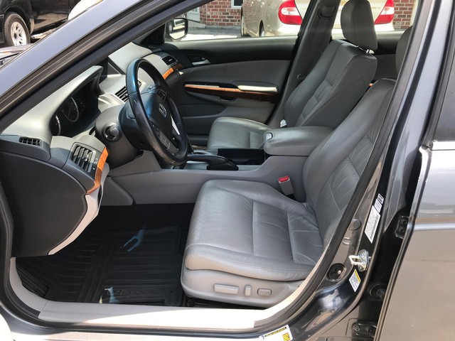 Honda Accord Sedan Vehicle Full-screen Gallery Image 9