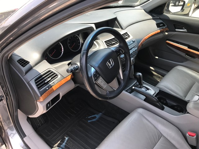 Honda Accord Sedan Vehicle Full-screen Gallery Image 10