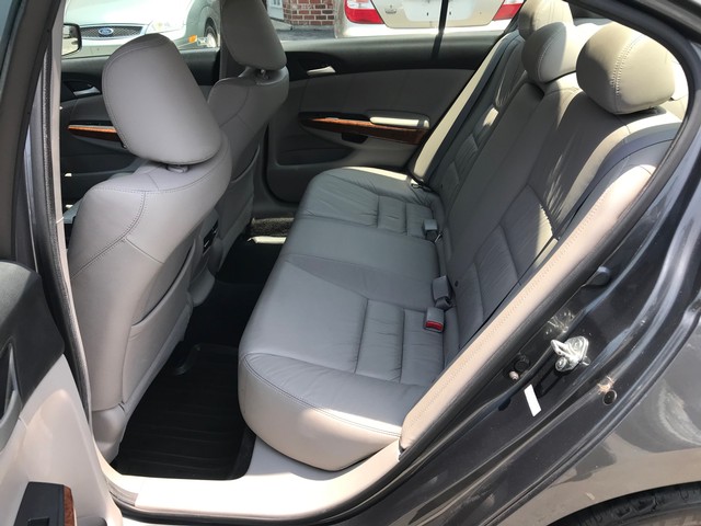 Honda Accord Sedan Vehicle Full-screen Gallery Image 11