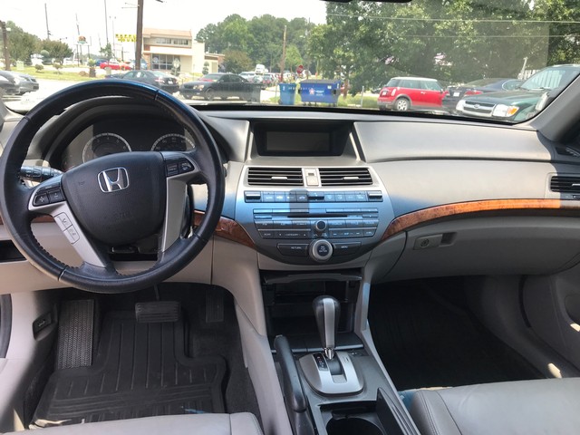 Honda Accord Sedan Vehicle Full-screen Gallery Image 13