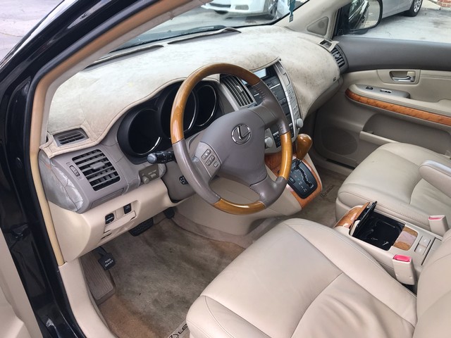 Lexus RX 330 Vehicle Full-screen Gallery Image 9