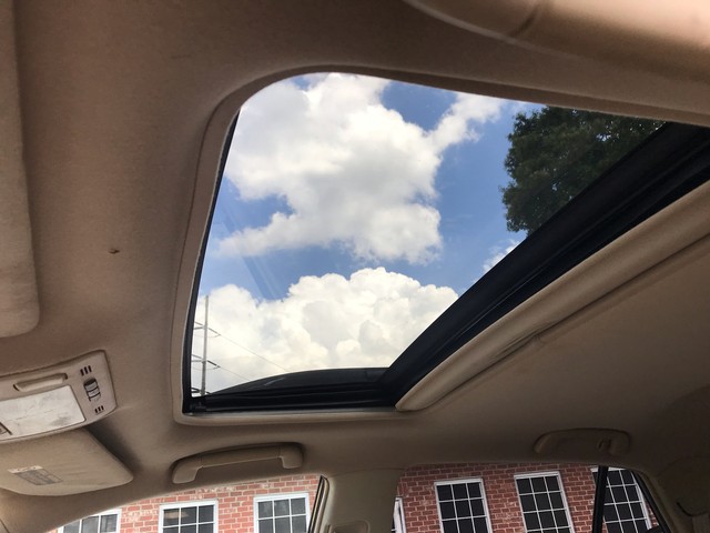 Lexus RX 330 Vehicle Full-screen Gallery Image 10