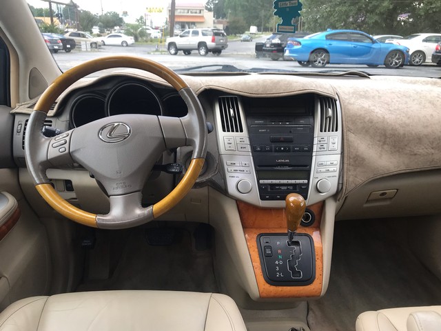 Lexus RX 330 Vehicle Full-screen Gallery Image 12