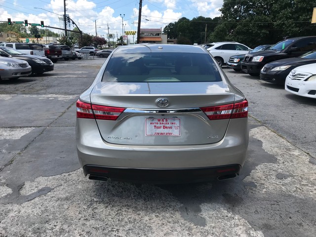 Toyota Avalon Vehicle Full-screen Gallery Image 6