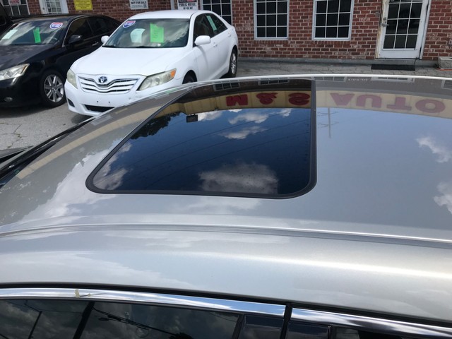 Toyota Avalon Vehicle Full-screen Gallery Image 8