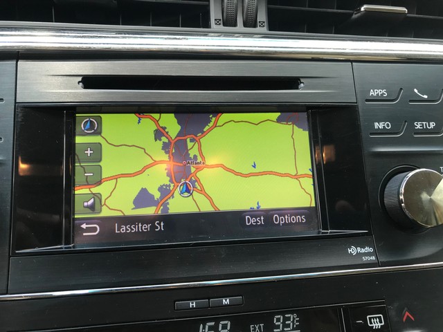 Toyota Avalon Vehicle Full-screen Gallery Image 12