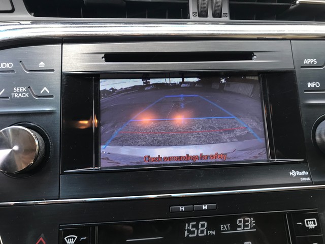 Toyota Avalon Vehicle Full-screen Gallery Image 13