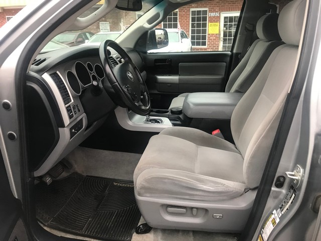 2008 Toyota Sequoia SR5 photo 11