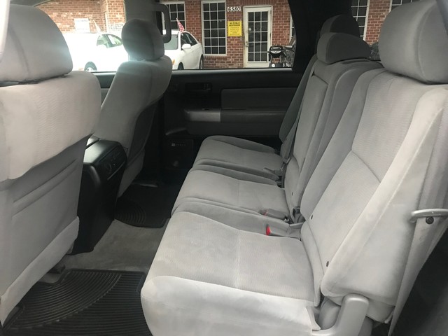 2008 Toyota Sequoia SR5 photo 15