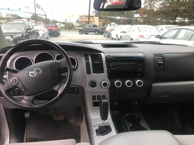 2008 Toyota Sequoia SR5 photo 18