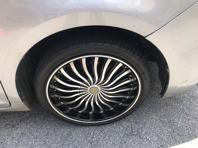 2011 Toyota Sienna XLE photo 13