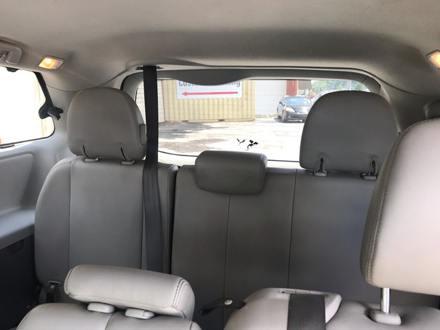 2011 Toyota Sienna XLE photo 19
