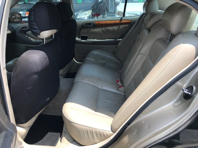 Lexus GS 300 Vehicle Full-screen Gallery Image 8