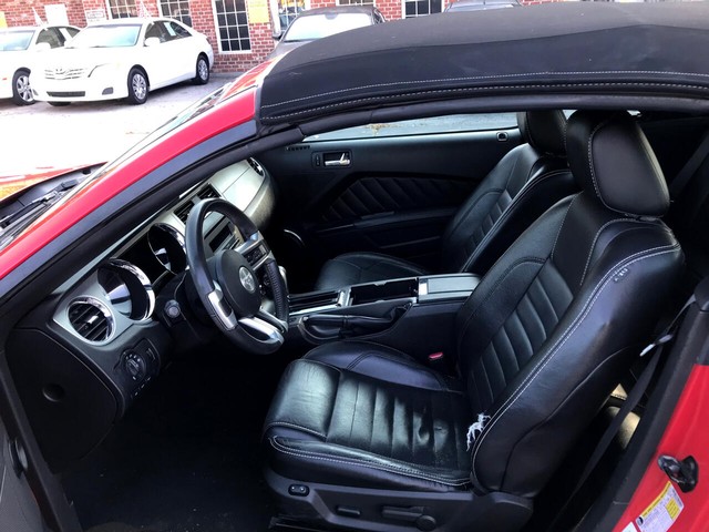 Ford Mustang Vehicle Full-screen Gallery Image 10