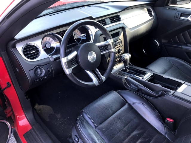 Ford Mustang Vehicle Full-screen Gallery Image 11