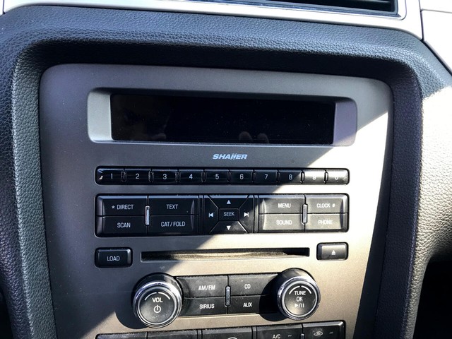 Ford Mustang Vehicle Full-screen Gallery Image 12