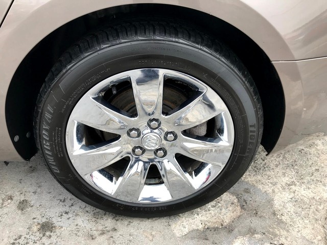 Buick LaCrosse Vehicle Full-screen Gallery Image 9