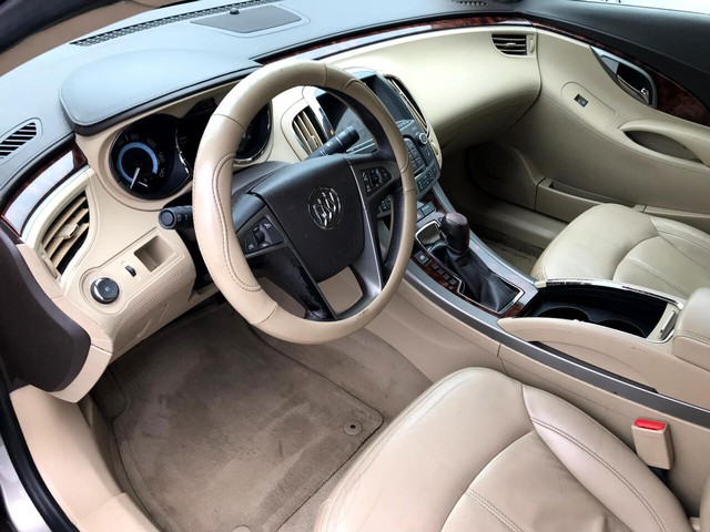 Buick LaCrosse Vehicle Full-screen Gallery Image 13