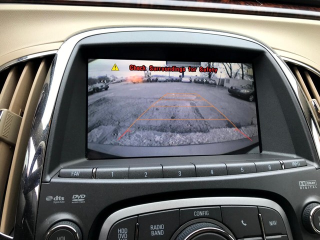 Buick LaCrosse Vehicle Full-screen Gallery Image 18