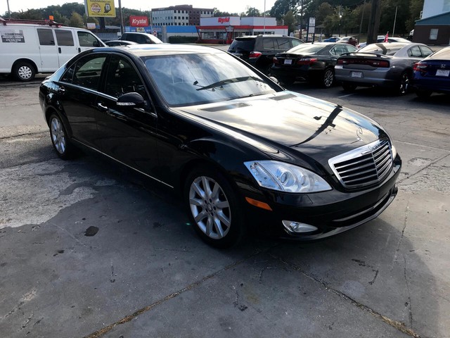 Mercedes-Benz S-Class Vehicle Full-screen Gallery Image 3