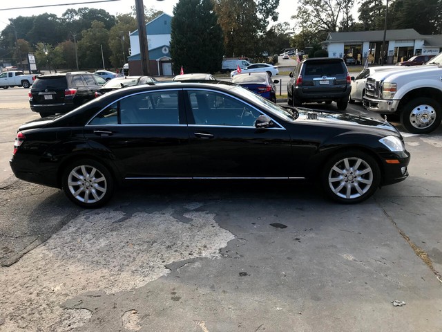 Mercedes-Benz S-Class Vehicle Full-screen Gallery Image 4