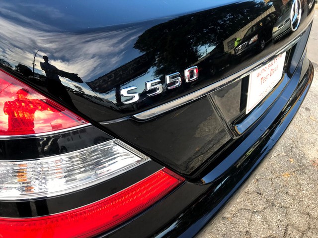 Mercedes-Benz S-Class Vehicle Full-screen Gallery Image 8