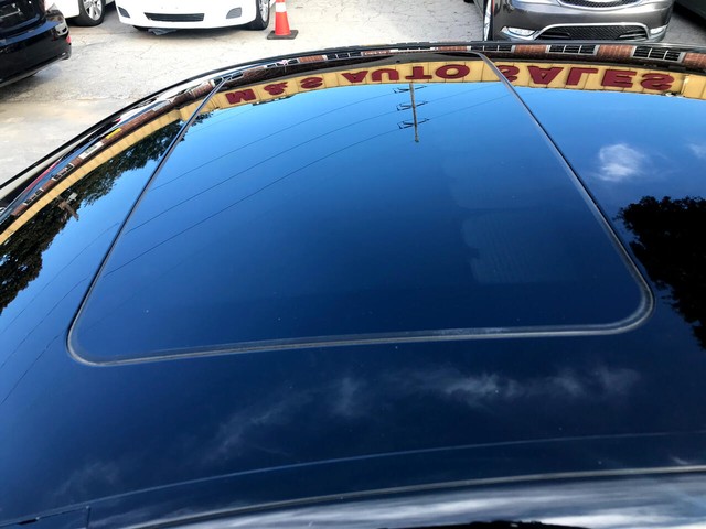 Mercedes-Benz S-Class Vehicle Full-screen Gallery Image 10