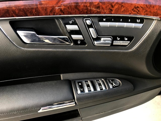 Mercedes-Benz S-Class Vehicle Full-screen Gallery Image 14