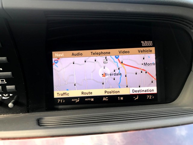 Mercedes-Benz S-Class Vehicle Full-screen Gallery Image 19