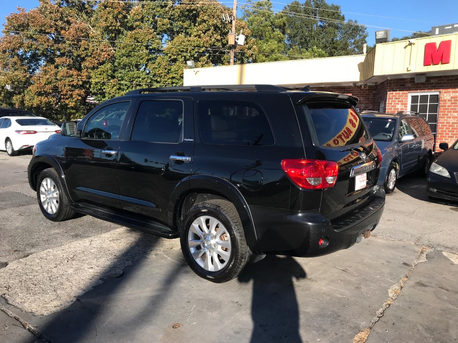 Toyota Sequoia Vehicle Full-screen Gallery Image 6