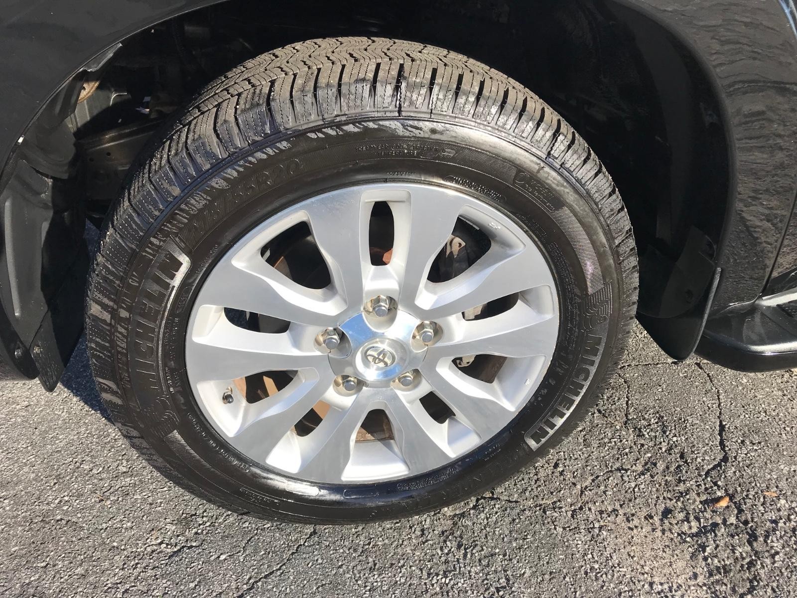 Toyota Sequoia Vehicle Full-screen Gallery Image 8