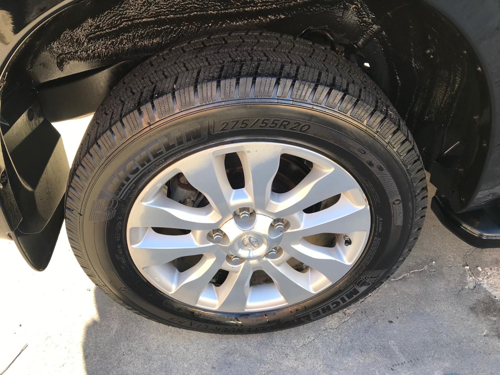 Toyota Sequoia Vehicle Full-screen Gallery Image 10