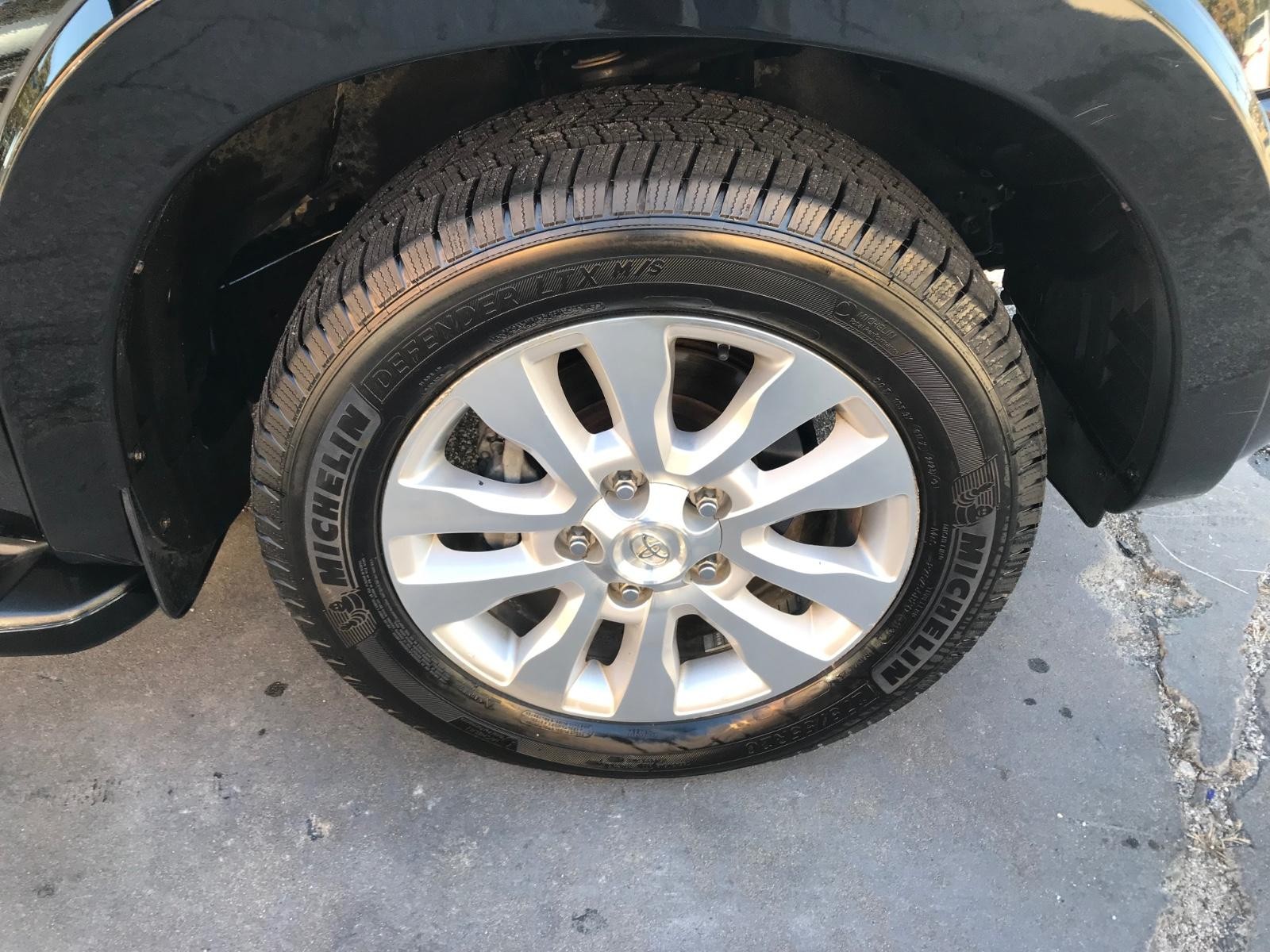 Toyota Sequoia Vehicle Full-screen Gallery Image 11