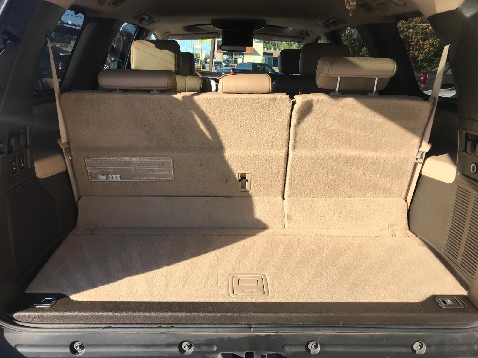 Toyota Sequoia Vehicle Full-screen Gallery Image 23