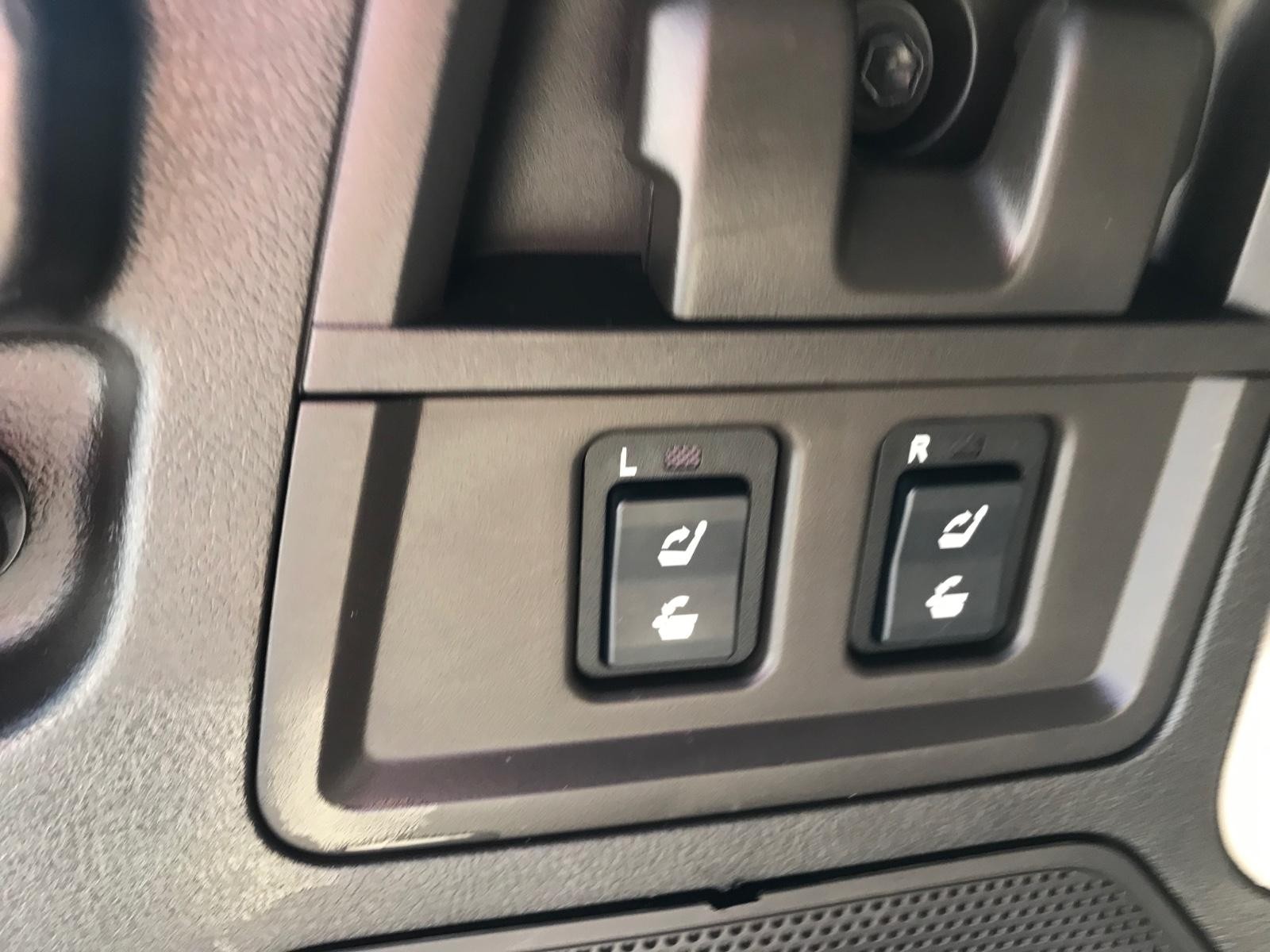 Toyota Sequoia Vehicle Full-screen Gallery Image 24