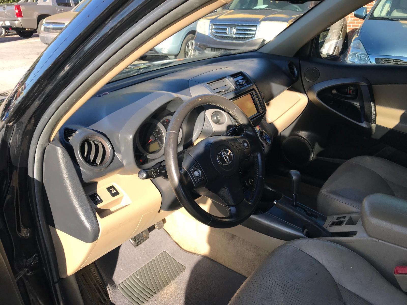 2011 Toyota RAV4 Limited photo 8