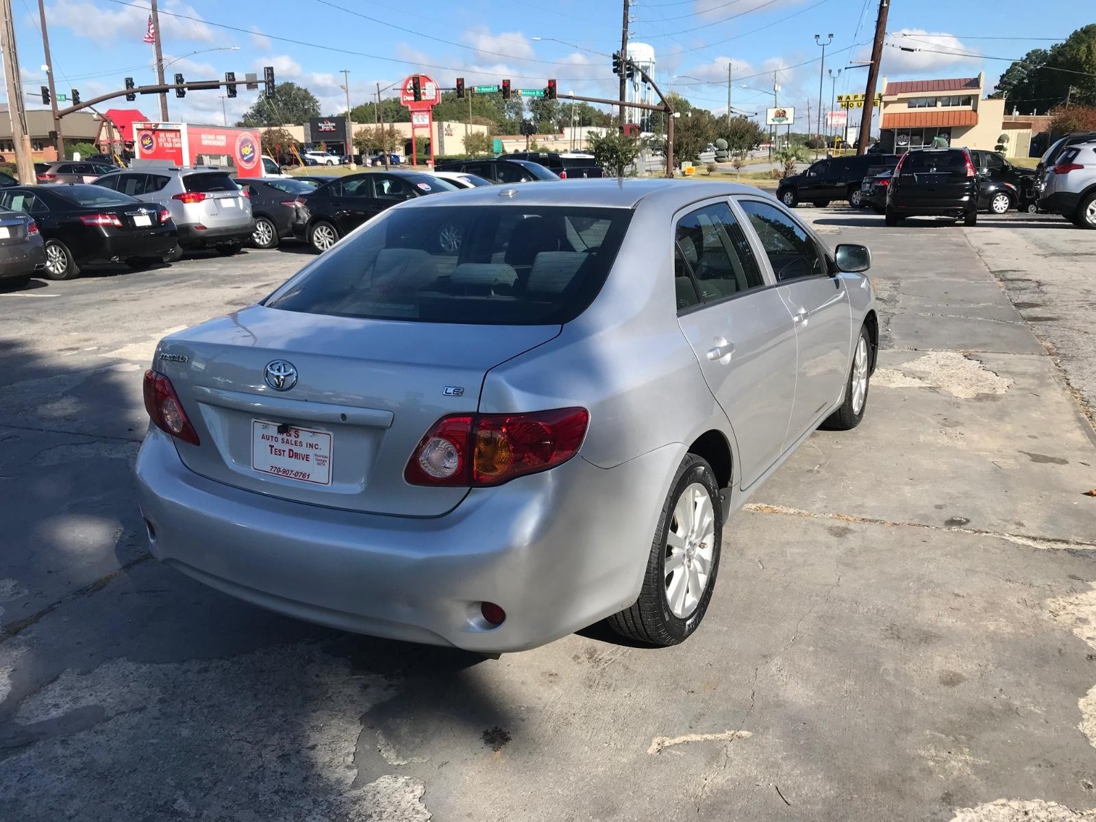 Toyota Corolla Vehicle Full-screen Gallery Image 4