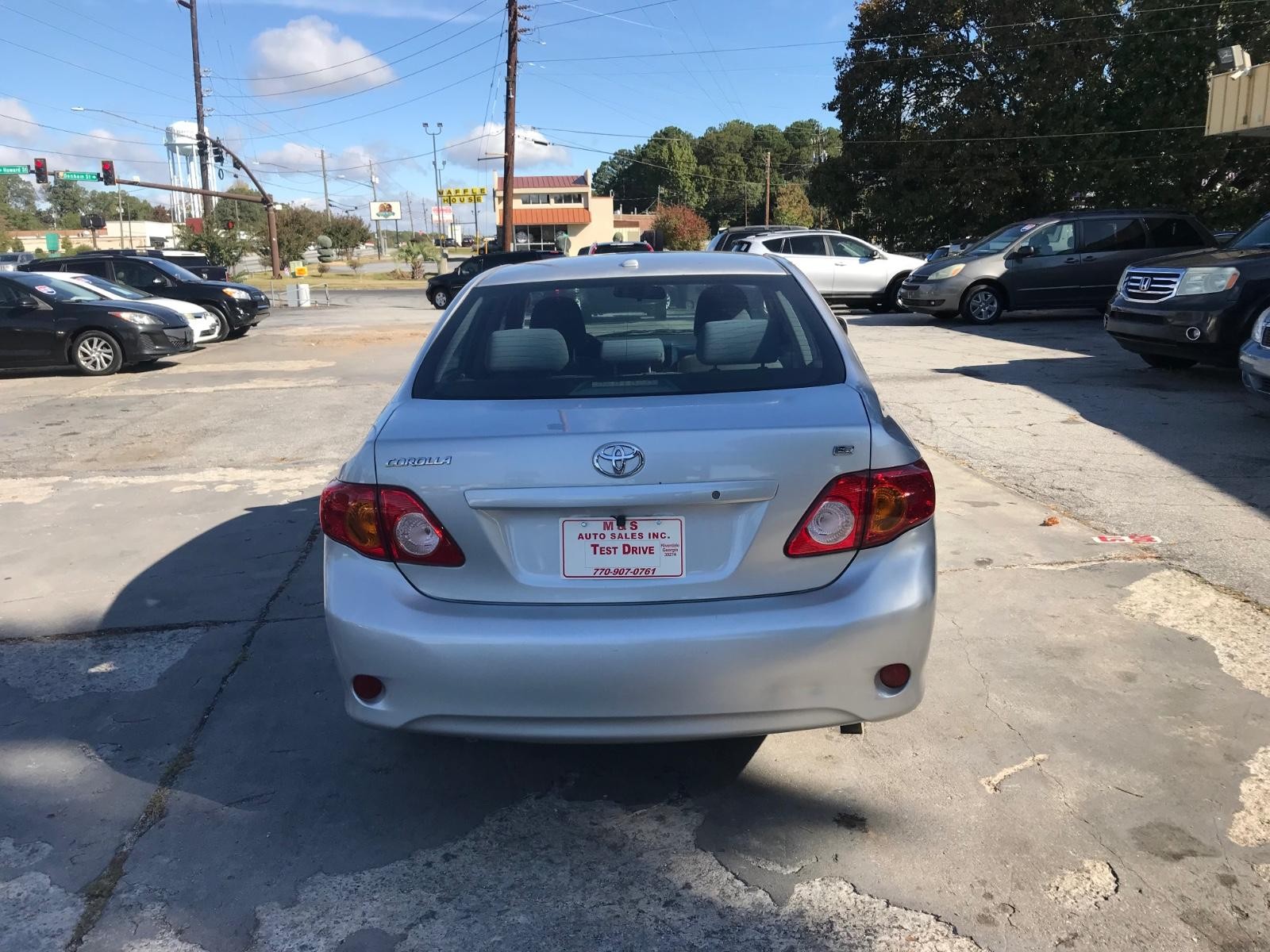 Toyota Corolla Vehicle Full-screen Gallery Image 5