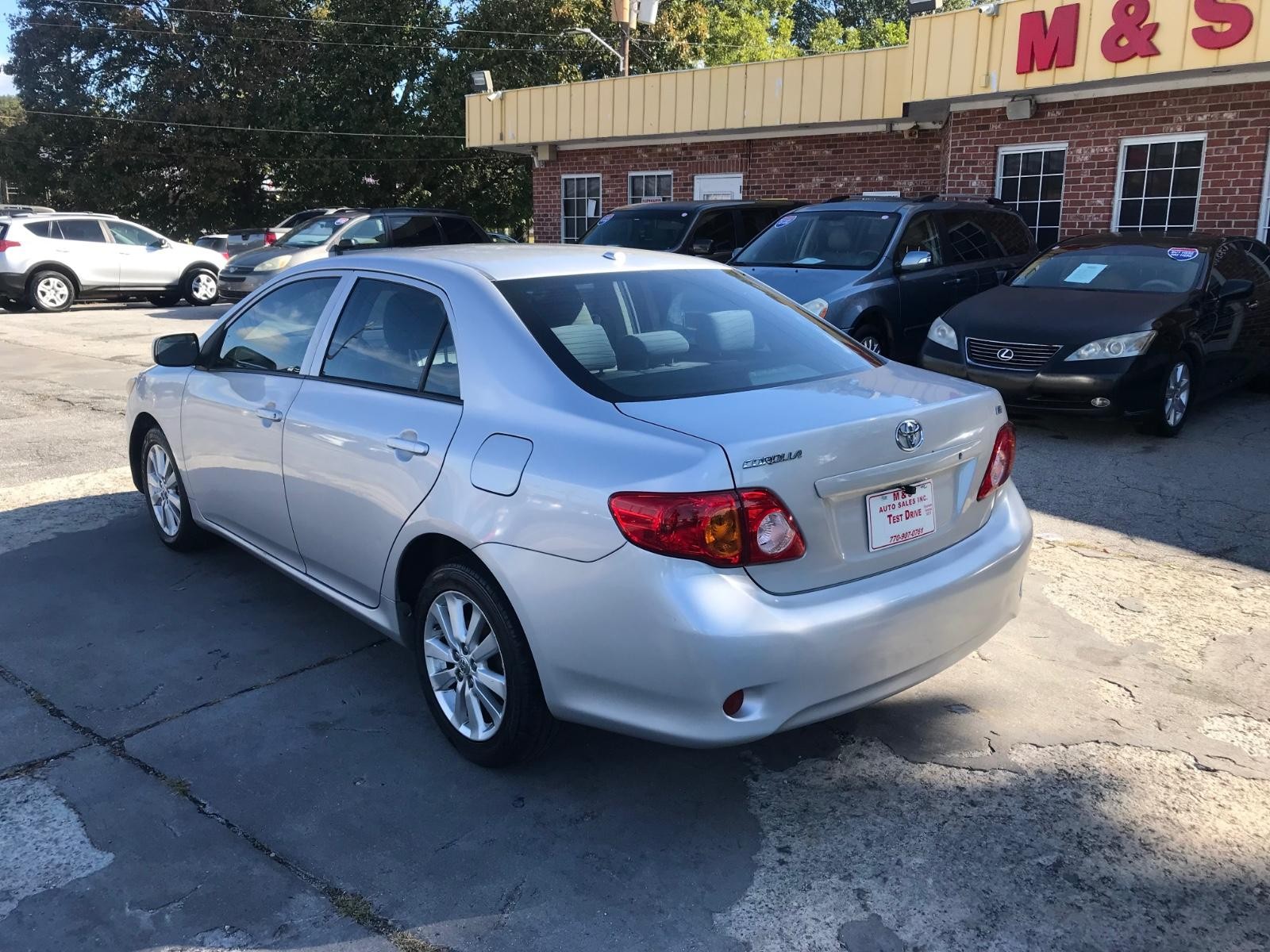 Toyota Corolla Vehicle Full-screen Gallery Image 6