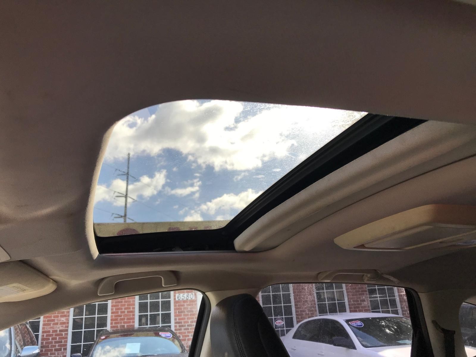 Honda CR-V Vehicle Full-screen Gallery Image 15