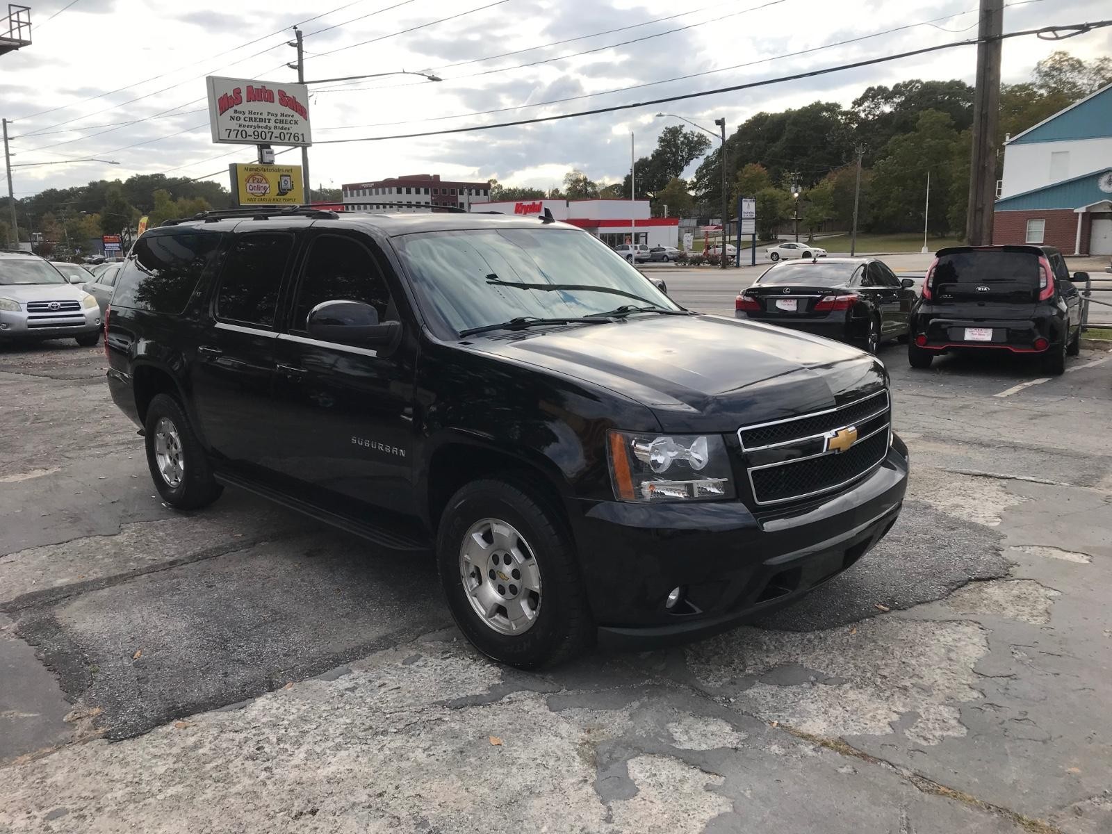 Chevrolet Suburban Vehicle Full-screen Gallery Image 3
