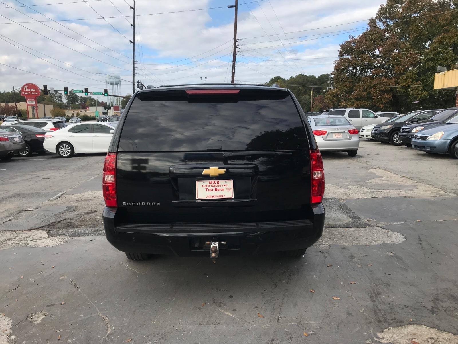 Chevrolet Suburban Vehicle Full-screen Gallery Image 6