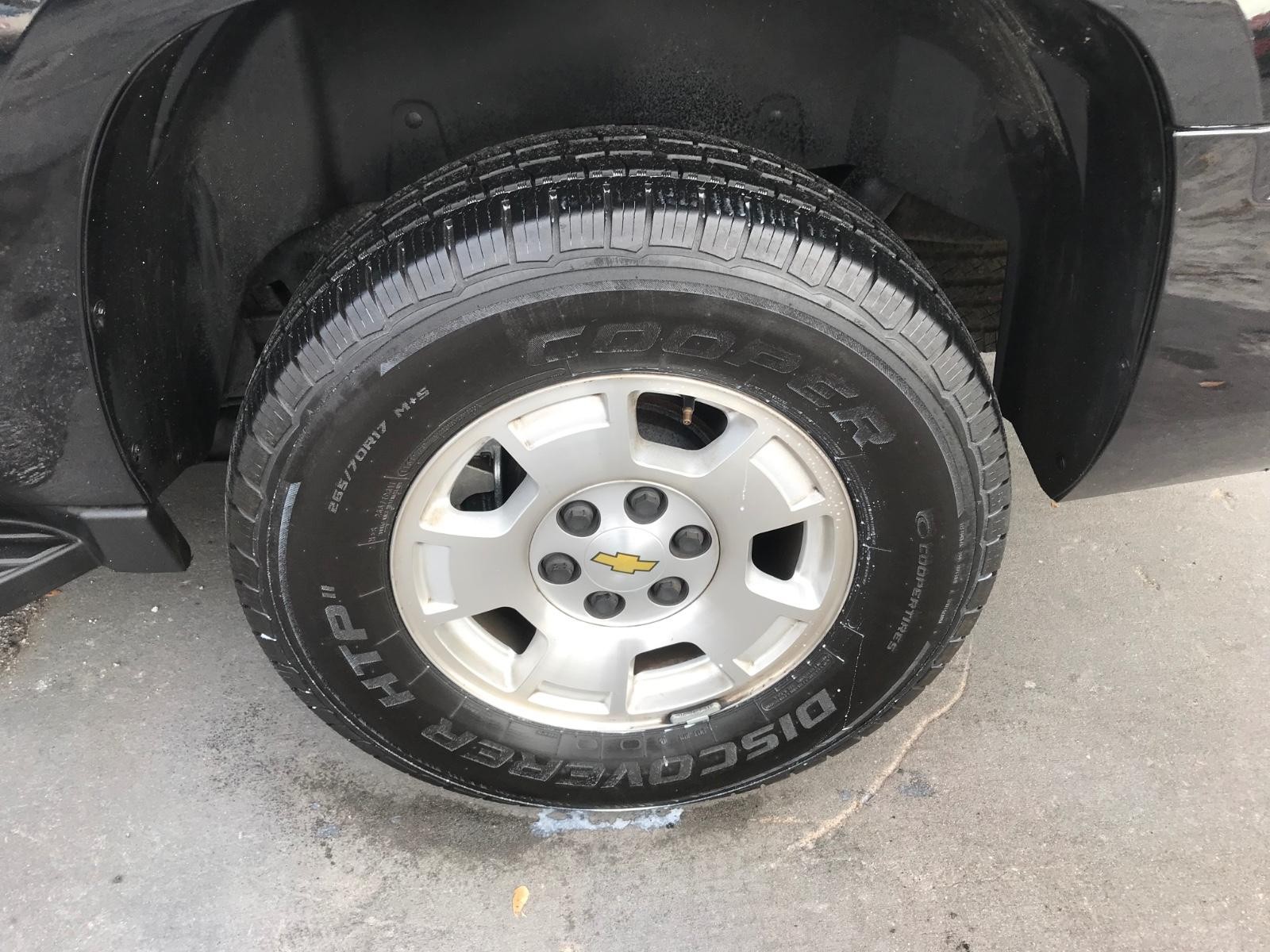 Chevrolet Suburban Vehicle Full-screen Gallery Image 10