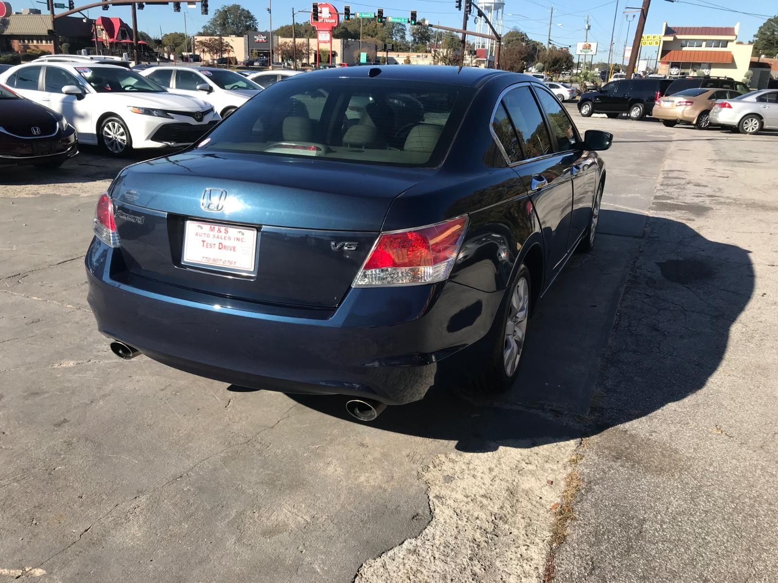 Honda Accord Sedan Vehicle Full-screen Gallery Image 4