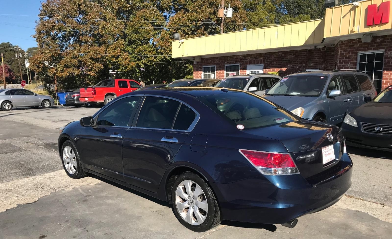 Honda Accord Sedan Vehicle Full-screen Gallery Image 6