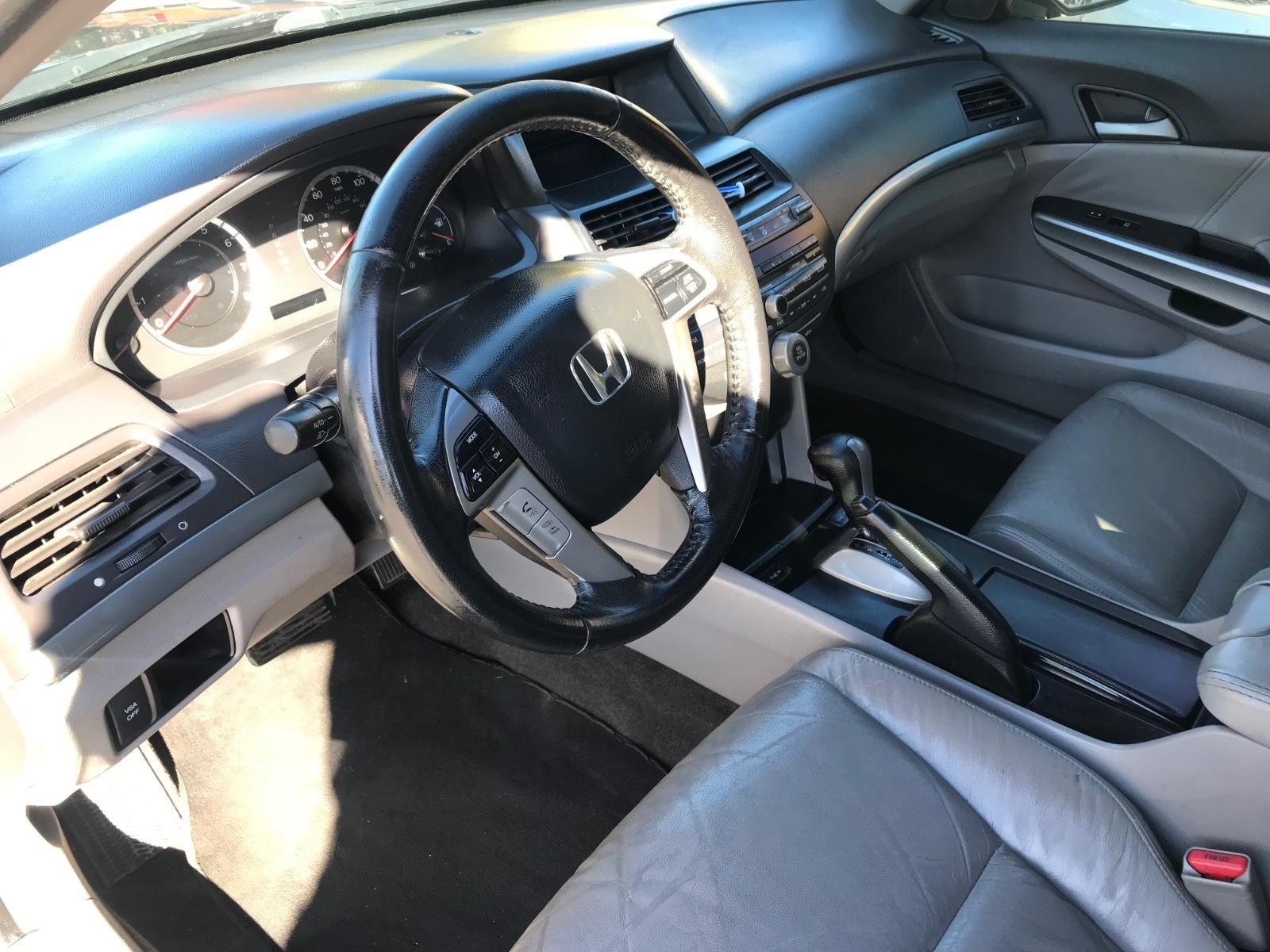 Honda Accord Sedan Vehicle Full-screen Gallery Image 9